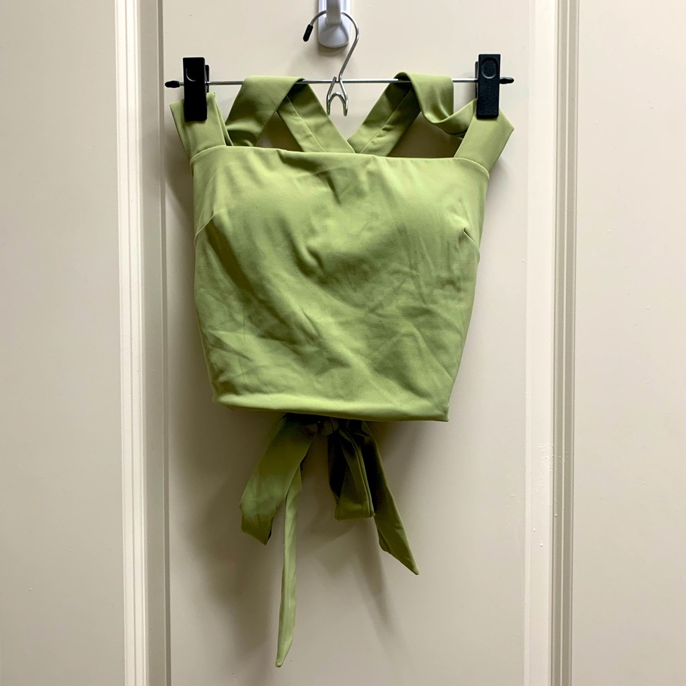 Unique workout top w/ tag